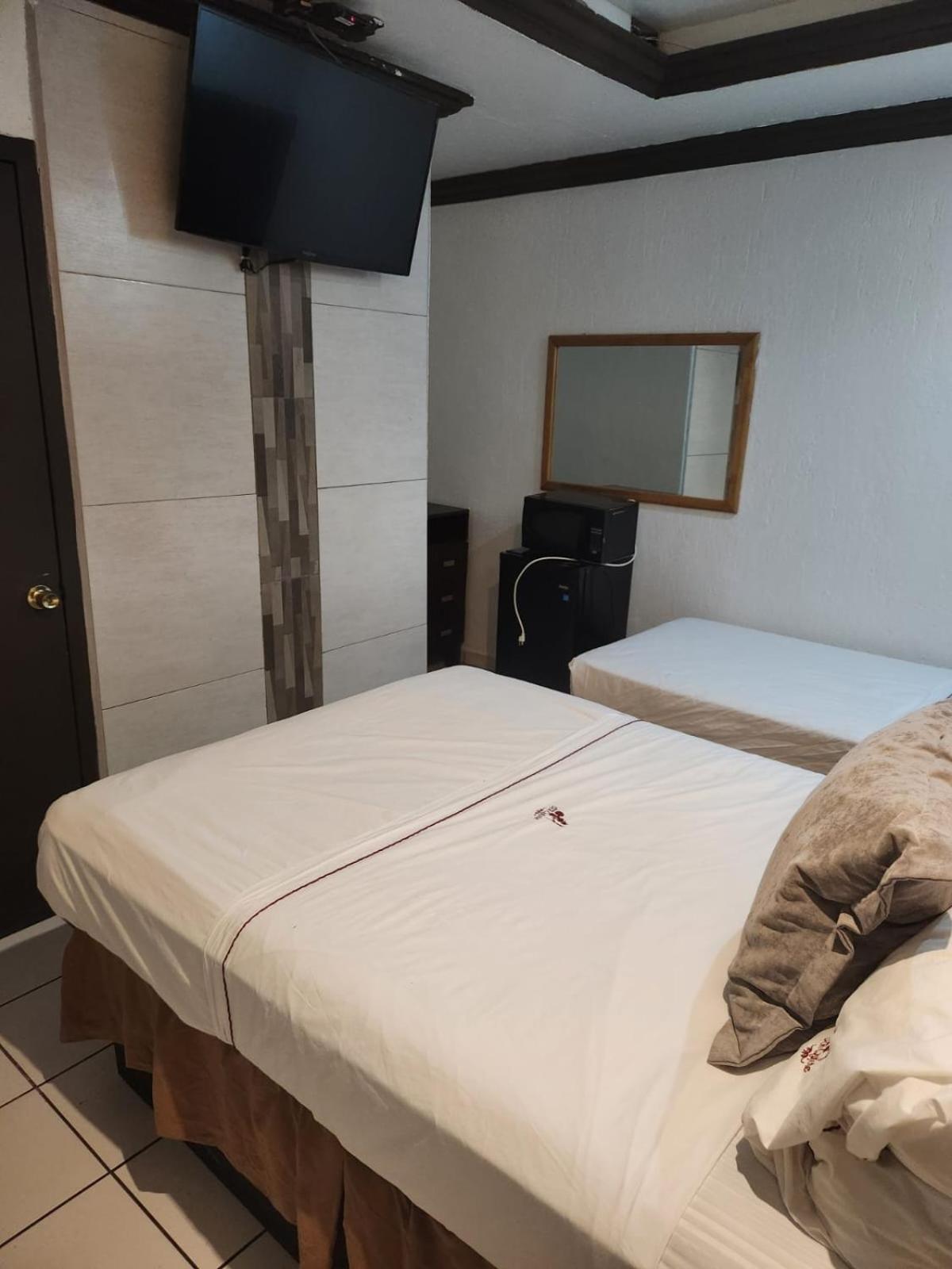 Hotel Don Quijote مكسيكالي المظهر الخارجي الصورة