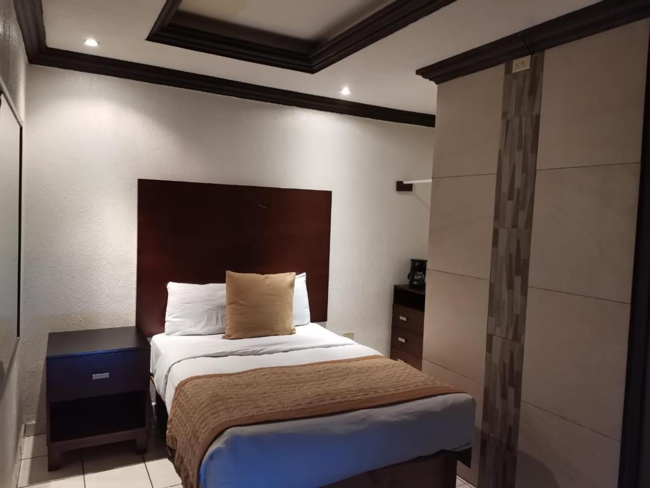 Hotel Don Quijote مكسيكالي المظهر الخارجي الصورة